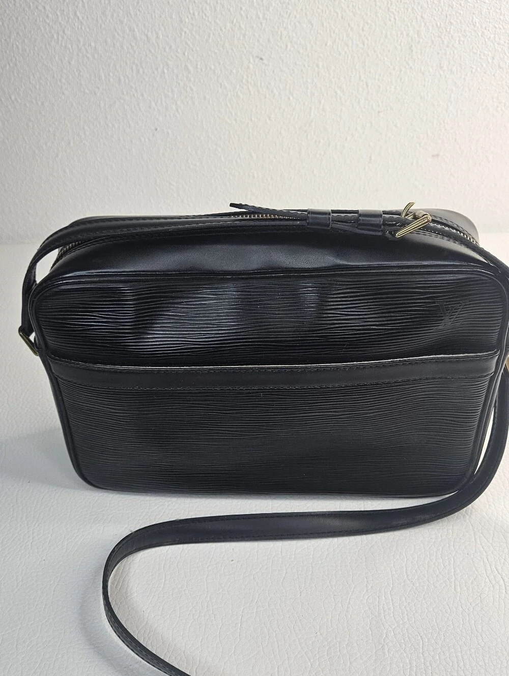 Authentic Louis Vuitton Trocadéro 27 EPI Crossbody Shoulder Bag w/dustcover - Picture 3 of 16